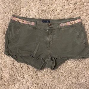 Embroidered army green shorts